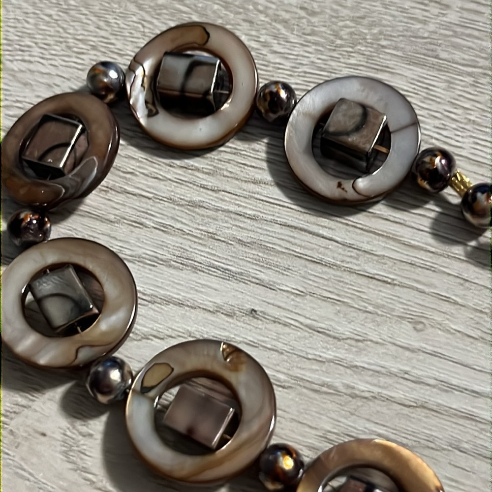 Bead and Shell Bracelet - Picture 5 of 5
